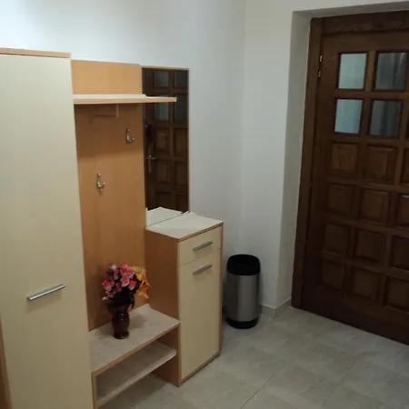 Apartman Licka 25 *